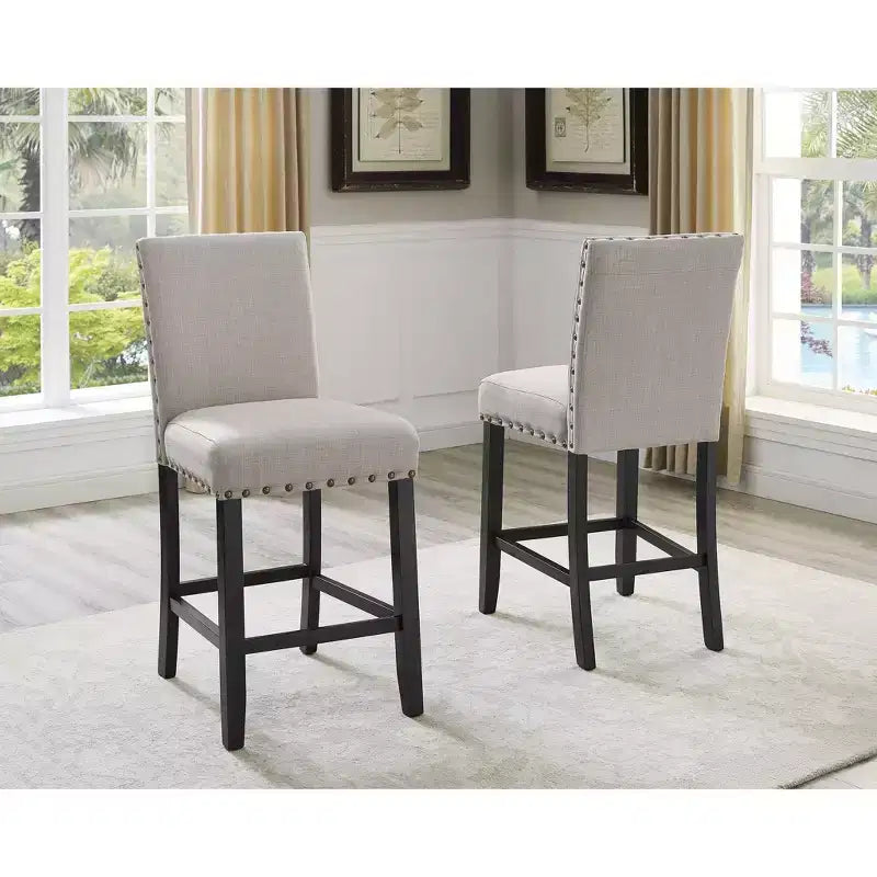 Set da pranzo Roundhill Furniture Biony in legno color espresso altezza bancone con sgabelli in tessuto beige e borchie