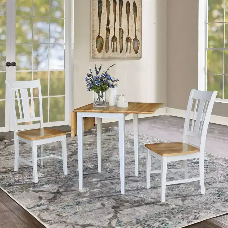 Tavolo da pranzo piccolo con due prolunghe a ribalta International Concepts con 2 sedie San Remo Splat