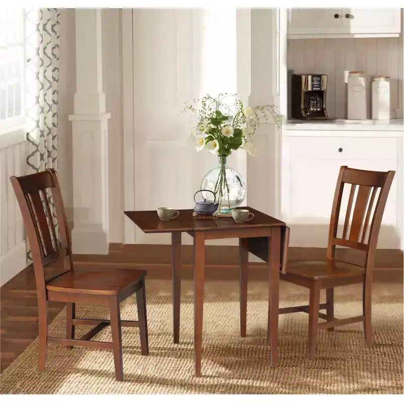 Tavolo da pranzo piccolo con due prolunghe a ribalta International Concepts con 2 sedie San Remo Splat